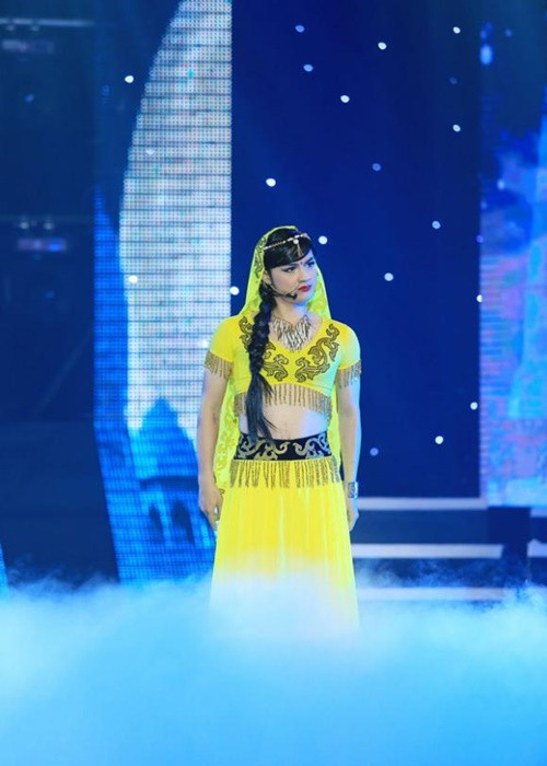 Trong chương trình "Cùng nhau tỏa sáng", Thanh Duy cũng giả gái khi vào vai nàng công chúa kênh kiệu. Ảnh: Gia đình Việt Nam