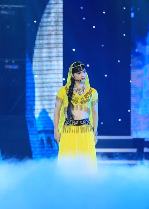 Trong chương trình "Cùng nhau tỏa sáng", Thanh Duy cũng giả gái khi vào vai nàng công chúa kênh kiệu. Ảnh: Gia đình Việt Nam