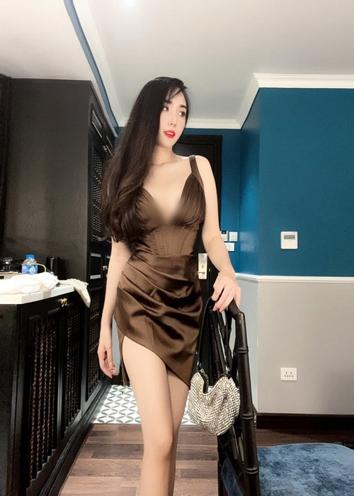 Kể từ khi lập gia đình, phong cách thời trang của Thảo Bebe thay đổi nhiều, lúc năng động, lúc nữ tính, quyến rũ.