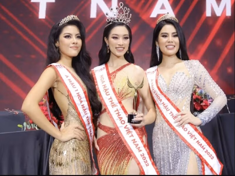 Đoàn Thu Thủy vừa đăng quang Miss Fitness Vietnam 2022 - Hoa hậu Thể thao Việt Nam 2022 trong khi Lê Phương Thảo và Chu Thị Ánh đoạt danh hiệu á hậu. Ảnh: Saostar