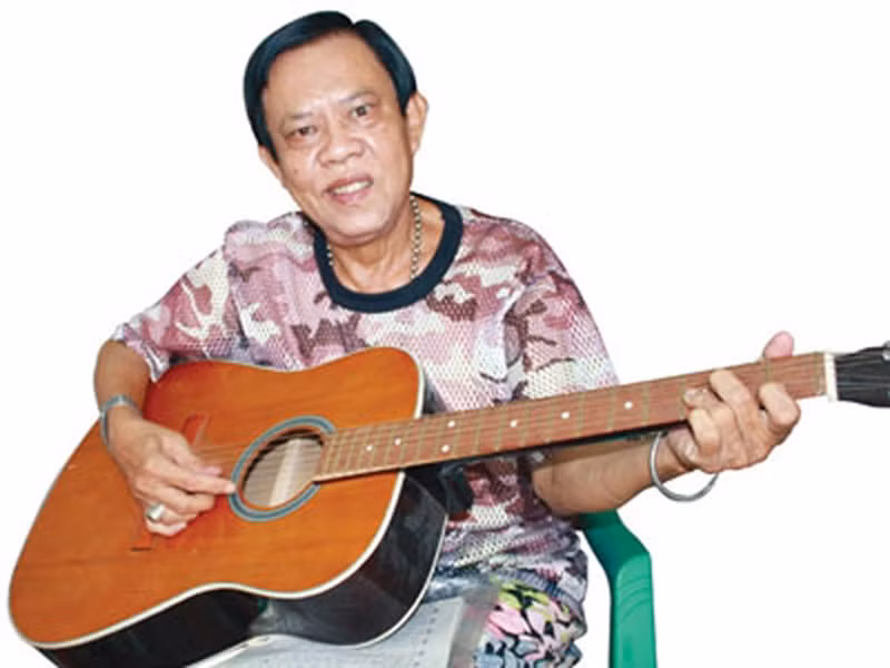 Trong cuộc trò chuyện năm 2015, nhạc sĩ Vinh Sử cho biết, ông từng có rất nhiều phụ nữ theo đuổi, dù có lúc ông nhận ra, phần nhiều trong số họ đến với ông vì danh tiếng và tiền bạc. Ảnh: Dân Việt