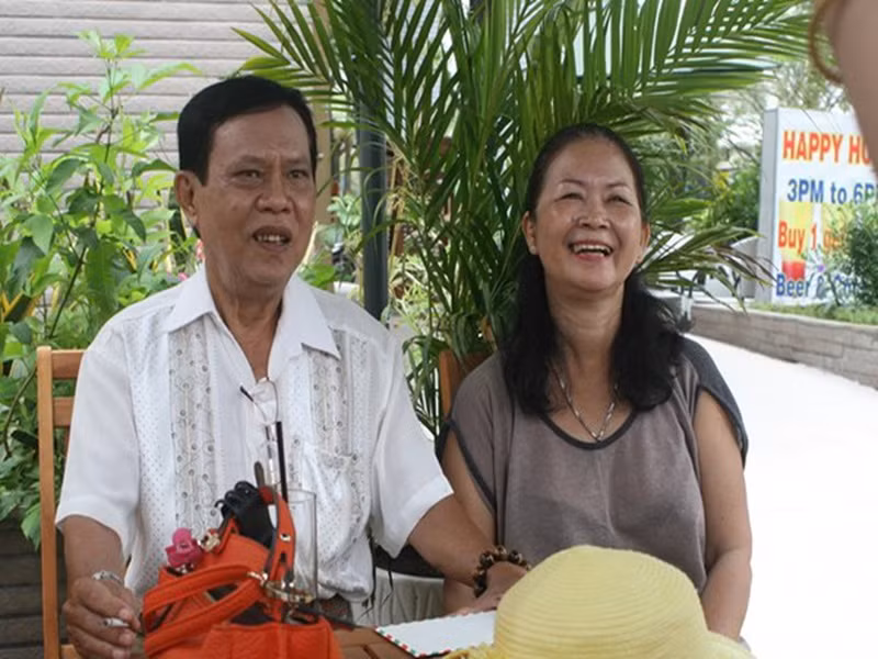 Nhạc sĩ Vinh Sử khẳng định, ông không kết hôn với ai cũng không dắt ai về ra mắt gia đình hay đến xin phép gia đình cô nào cả. “Vợ tôi đều do họ tự đến, sống chung, yêu thương nhau rồi có con. Sau cũng có người dùng con để ra điều kiện với tôi, thì tôi không “tha thiết” với họ nữa”, ông nói. Ảnh: Người lao động