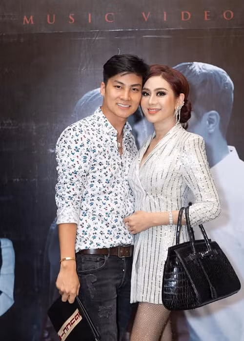 Phía Phi Hùng hiện tại coi Lâm Khánh Chi là bạn sau hiểu lầm vợ cũ. Anh còn chia sẻ, anh xem cuộc hôn nhân trước đây với ca sĩ như một kỷ niệm đẹp. Ảnh: FBNV