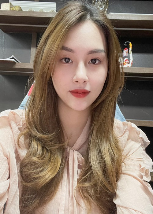 Khi công ty đã ổn định hơn, Thùy Trang quay trở lại hoạt động các sự kiện giải trí, thử sức mình ở vai trò một hoa hậu doanh nhân. Ảnh: FBNV