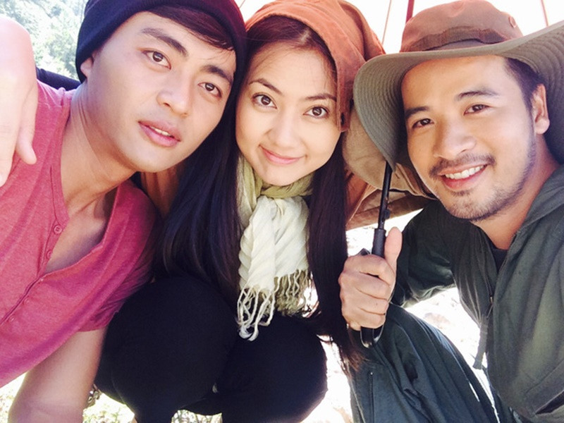 Ngọc Lan và Đoàn Minh Tài thân thiết ở hậu trường phim. Ảnh: VTV