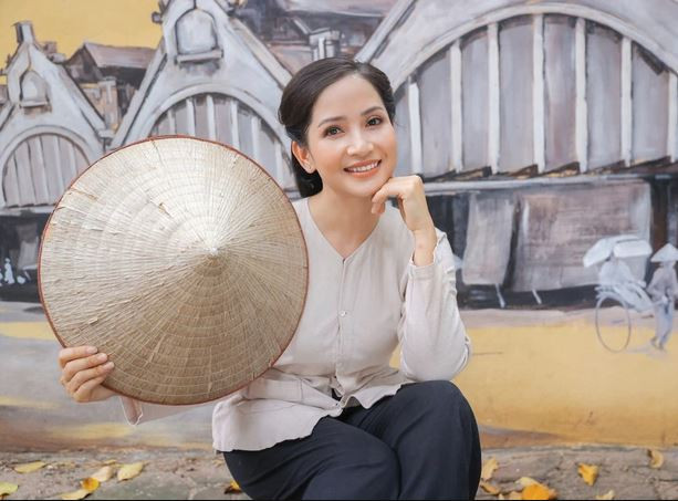 Hình ảnh nữ tính, đằm thắm nhưng vẫn pha chút tinh nghịch, lí lắc mang đến cho người xem cảm giác tươi vui, thú vị (Ảnh: Hòa Nguyễn).