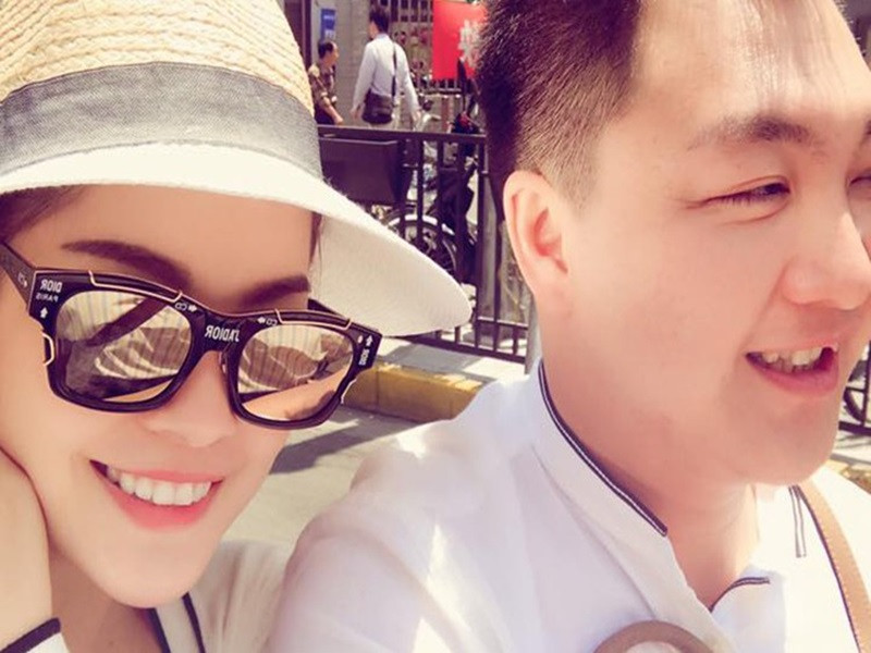 Khi mang bầu 5 tháng, Dương Cẩm Lynh ra khỏi nhà, sang Singapore hai tuần vì áp lực do tin đồn người thứ ba không đúng sự thật. Ảnh: FBNV