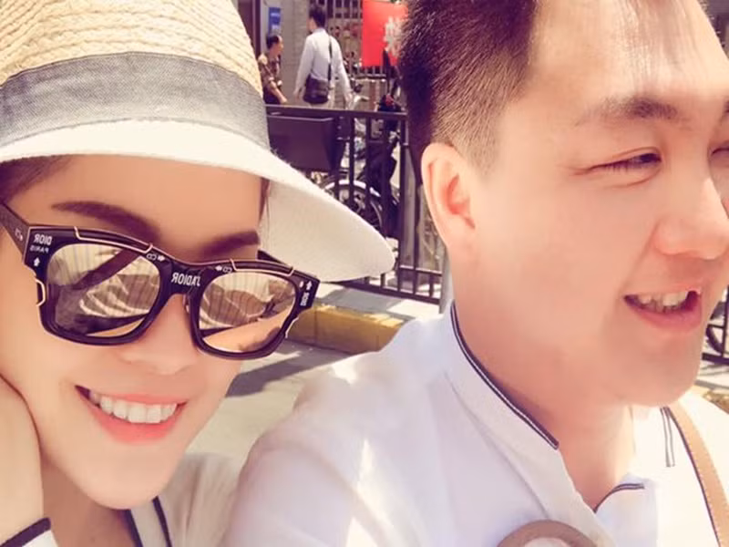 Khi mang bầu 5 tháng, Dương Cẩm Lynh ra khỏi nhà, sang Singapore hai tuần vì áp lực do tin đồn người thứ ba không đúng sự thật. Ảnh: FBNV