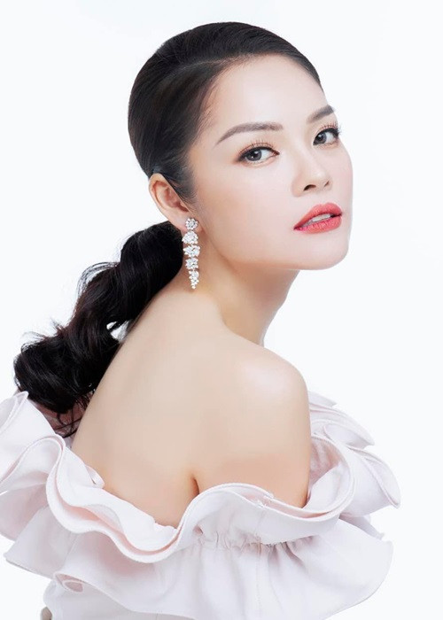 Năm 2021 Dương Cẩm Lynh bất ngờ tiết lộ trên Vietnamnet, cô và ông xã Anh Khoa đã chia tay vì bất đồng quan điểm trong cuộc sống. Nữ diễn viên khẳng định không có người thứ 3 chen vào cuộc hôn nhân của cô. Ảnh: FBNV