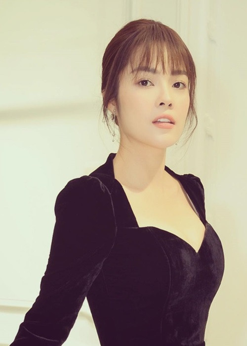 Dương Cẩm Lynh và chồng cũ vẫn giữ mối quan hệ tốt đẹp. "Khi tôi bận, không xoay sở được vẫn nhờ anh chăm con. Anh ấy có trách nhiệm nên chưa bao giờ từ chối, san sẻ việc chăm con với tôi", Dương Cẩm Lynh nói. Ảnh: FBNV