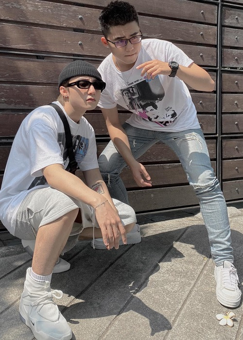 Việt Hoàng không chỉ tài năng mà còn điển trai. Anh sở hữu vẻ ngoài nam tính, gu thời trang sành điệu. Ảnh: FBNV