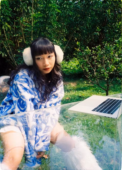 Mỹ Anh đang bắt tay vào thực hiện album đầu tiên trong sự nghiệp. Nữ ca sĩ bật mí, album có ít nhất 10 bài, đều do cô tự sáng tác. Đặc biệt, album có sự kết hợp với anh rể của Mỹ Anh là nhà sản xuất, nhạc công Eric Derwallis. Ảnh: FBNV