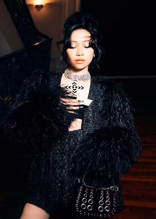 Theo Nhân dân, sau khi kế hoạch du học âm nhạc tại Mỹ bị đình lại vì đại dịch, con gái Anh Quân giành học bổng một trường đại học quốc tế trong nước. Ảnh: FBNV