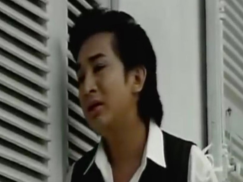 Kim Tử Long còn là ca sĩ. Trong series kinh điển thập niên 1990 “Mưa bụi”, anh thường kết hợp với Tài Linh thể hiện các bản nhạc Hoa lời Việt, tân cổ. Ảnh: Vietnamnet