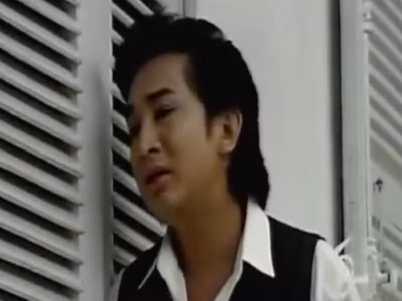 Kim Tử Long còn là ca sĩ. Trong series kinh điển thập niên 1990 “Mưa bụi”, anh thường kết hợp với Tài Linh thể hiện các bản nhạc Hoa lời Việt, tân cổ. Ảnh: Vietnamnet