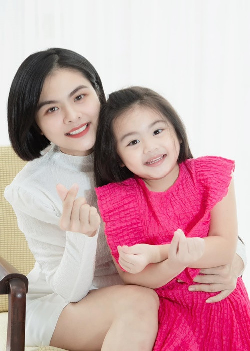 Ba cô con gái của Vân Trang đều xinh xắn, đáng yêu.