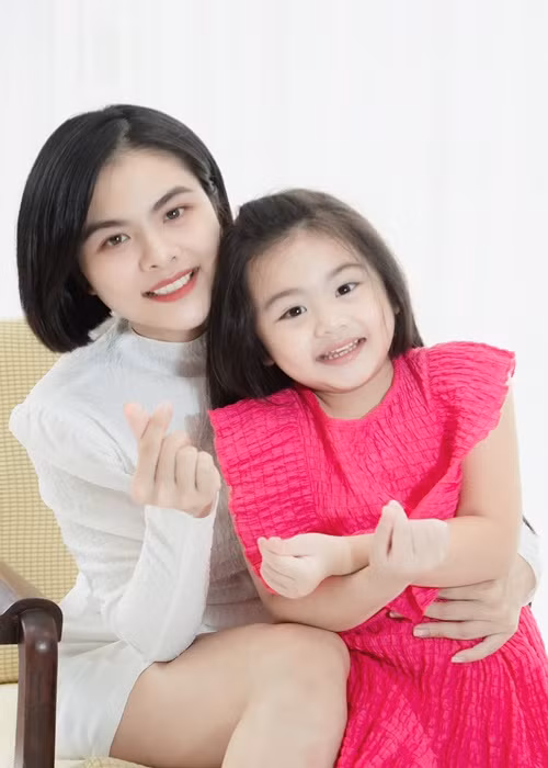 Ba cô con gái của Vân Trang đều xinh xắn, đáng yêu.