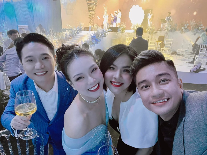 Vân Trang thường xuyên được chồng tháp tùng tham gia các sự kiện.