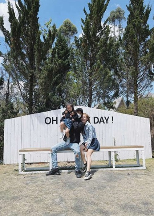 Ngoài ra, theo Bảo Ngọc, trong những năm kết hôn, mình cô chưa một lần gặp Đạt G ở ngoài đời, nói chuyện hay gặp trên phương diện là vợ Hoài Lâm. "Đến sau khi ly hôn 1 thời gian mình mới gặp anh Đạt trong một lần đi ăn cùng bạn bè. Lúc đó bản thân mình hay anh Đạt đều là những người độc thân! Đến tầm đầu năm 2021 mình và anh Đạt mới nói chuyện nhiều hơn, và cũng trong giai đoạn tìm hiểu. Vì thế, chuyện tình cảm này, không hại ai, càng không có chuyện ngoại tình, hay giật bồ, giật vợ ai”, cô trải lòng.