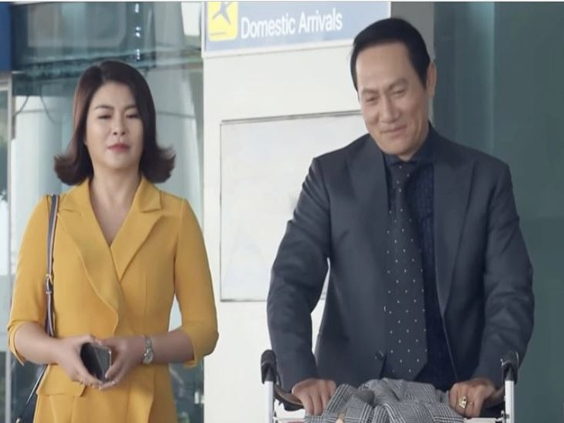 Vai "tiểu tam" của Kim Oanh trong “Đừng bắt em phải quên” cũng khiến khán giả “sôi máu”. Linh của Kim Oanh có tình cảm đơn phương với ông Luân và năm lần bảy lượt chen ngang phá hoại hạnh phúc gia đình ông Luân. Ảnh: Zing