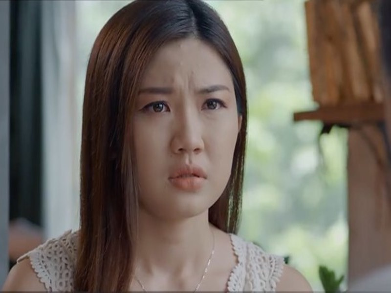 Trong chương trình Sống mới của VTV, Lương Thanh chia sẻ về vai diễn bị ghét cay ghét đắng: "Khi phim phát sóng tôi có đọc những bình luận trên facebook và bị sốc quá. Cuối cùng tôi quyết định tắt facebook không vào nữa một thời gian. Tuy nhiên do bản tính tò mò tôi lại vào facebook đọc bình luận. Tôi nghĩ nhân vật đáng bị ghét mà bị khán giả ghét như vậy là đã thành công. Tuy nhiên với những gì động chạm tới mình, đôi khi chuyện buồn và tủi thân cũng có". Ảnh: VTV