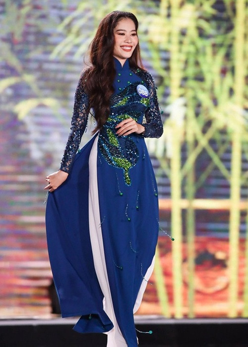 Trong bán kết và chung kết, Nam Em catwalk không có điểm nhấn. Ảnh: Vietnamnet