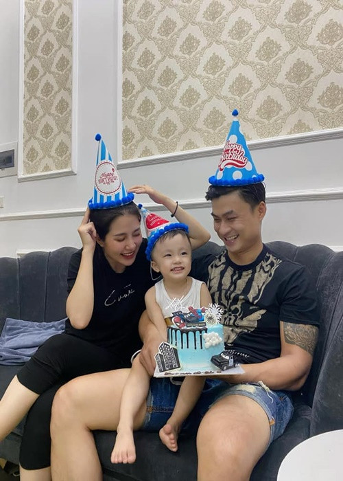 Con trai trở thành sợi dây gắn kết để vợ chồng Duy Hưng thêm yêu thương nhau.