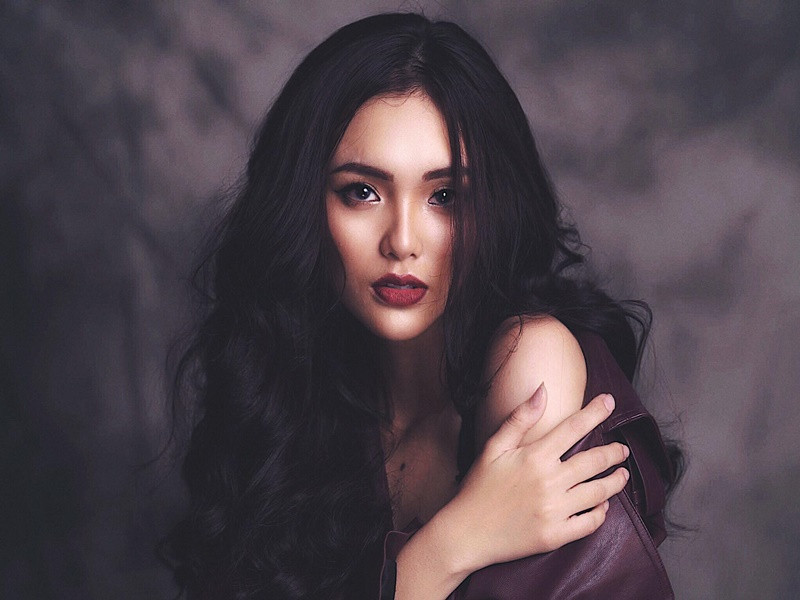 YeYe Nhật Hạ chia sẻ trên Vietnamnet: “Tôi rất hoang mang và bất ngờ khi nhận được tin động trời này. Nó vô căn cứ và rất xúc phạm nên tôi không muốn quan tâm”.