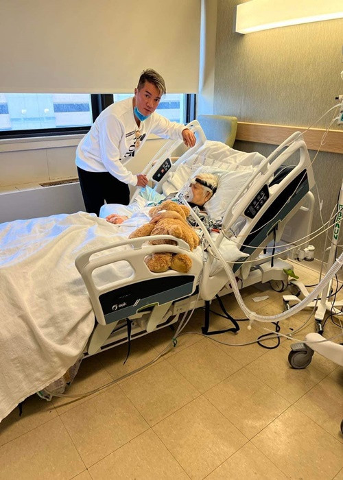 Dam Vinh Hung dau buon khi me vo cu qua doi