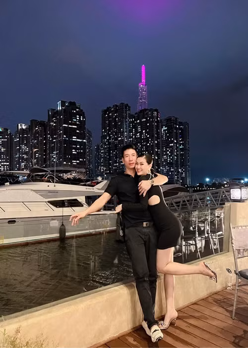 Cặp đôi có con gái đầu lòng Julia vào năm 2016.