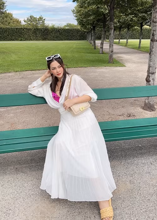 Nàng á hậu "thả dáng" trong bối cảnh thiên nhiên ở Vienna (Austria).