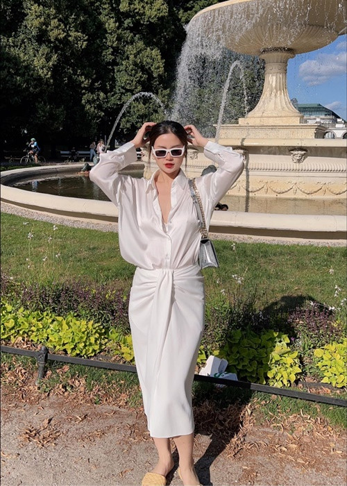 Á hậu 2 tại cuộc thi Hoa hậu Việt Nam 2014 khoe vẻ gợi cảm, sang chảnh trong thai kỳ.