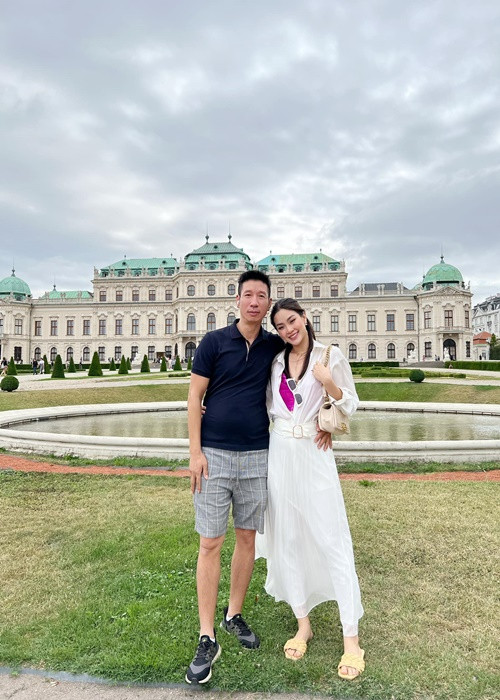 Diễm Trang kết hôn năm 2015. Ông xã của người đẹp tên Xuân Du. Anh là người Ba Lan gốc Việt, sống và làm việc tại Ba Lan hơn 20 năm qua.