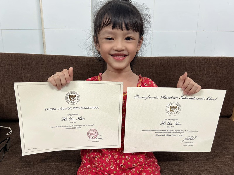 Con gái Hồ Việt Trung học ở trường quốc tế. Nam ca sĩ chú trọng rèn luyện tính tự lập và các kỹ năng mềm cho con. Ảnh: FBNV