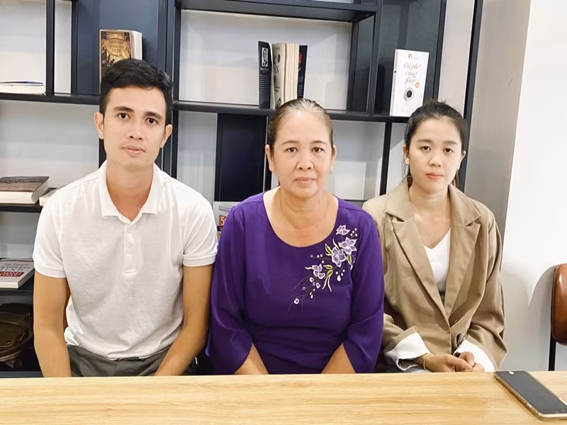 Mẹ và anh chị Thiện Nhân mong nữ ca sĩ sớm quay về nhà, cùng nói chuyện để hiểu nhau hơn. Ảnh: Arttimes