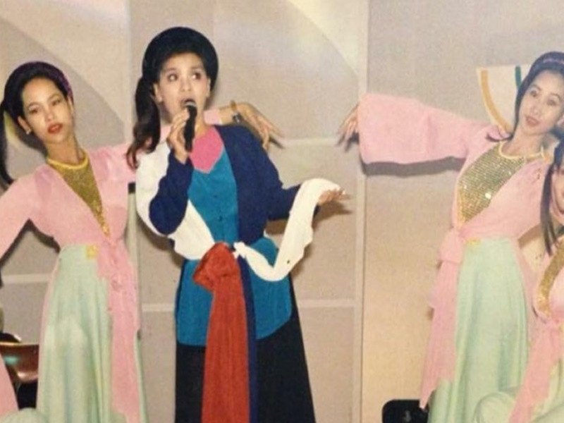 NSND Thanh Hoa mê hát từ nhỏ. Năm 16 tuổi, bà học ở Trường Âm nhạc Việt Nam (Nhạc viện Hà Nội sau này) và tốt nghiệp trung cấp năm 1970.