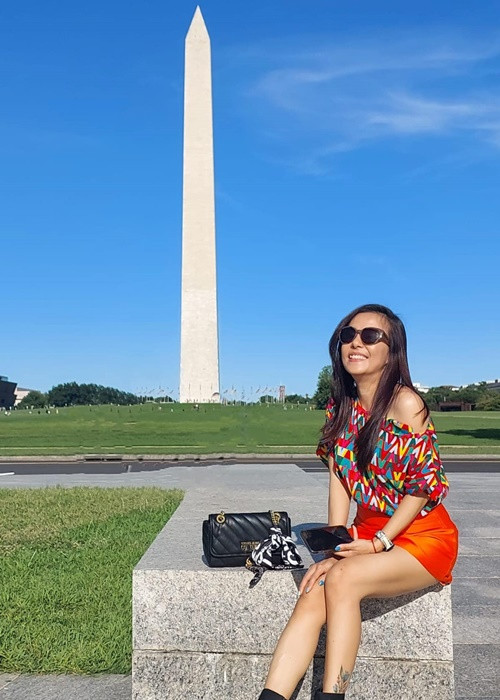 Nữ diễn viên gửi lời cảm ơn đến ông xã vì những chuyến du lịch nước ngoài. "Cảm ơn anh đã luôn cố gắng đưa em đến những nơi chưa bao giờ em nghĩ là mình có thể đến! Khám phá thế giới là giấc mơ, không phải ai cứ cố gắng là có thể! Cần có 1 ông bụt bên đời như anh", Lý Thanh Thảo bày tỏ.