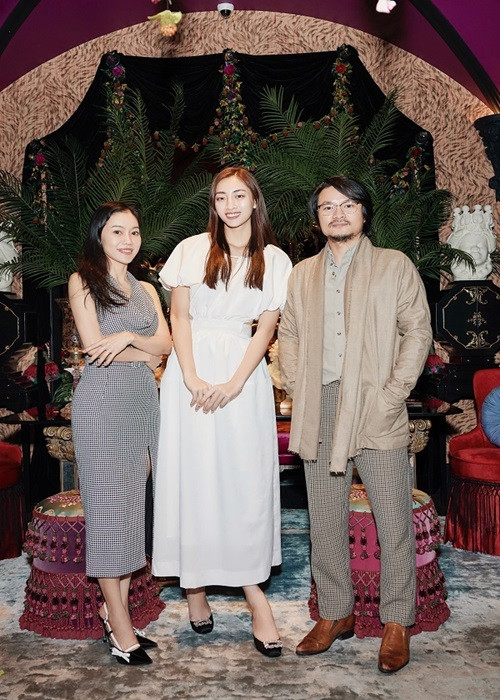 "Bà trùm hoa hậu" nhắn nhủ hài hước đến Lương Thùy Linh: “Khi nào biết lái xe thì bên hãng người ta mới giao xe nha”. Ảnh: Sen Vàng