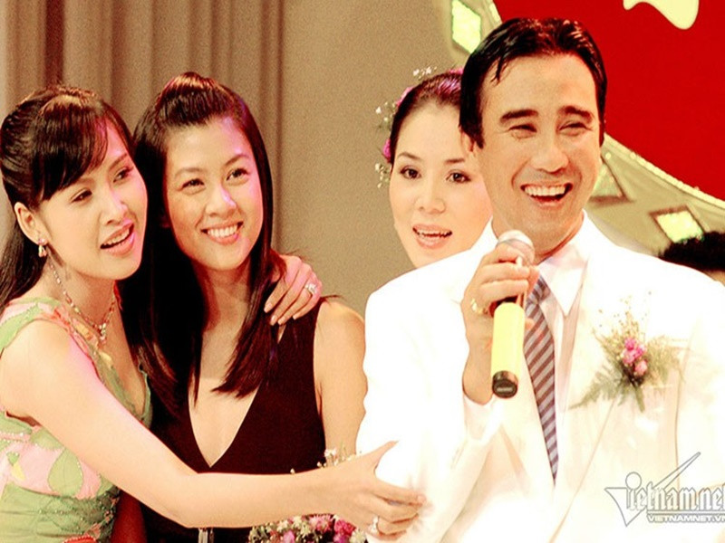 Theo Vietnamnet, Dạ Thảo sinh ra trong gia đình nghèo khó nhưng lại rất có nề nếp, gia giáo. Cô phải bươn chải bằng nhiều nghề khác nhau và trở thành một doanh nhân thành đạt trước khi cưới Quyền Linh. Ảnh: FBNV