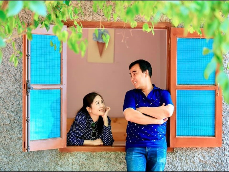 Dạ Thảo từng tâm sự Quyền Linh bề ngoài nóng như Trương Phi nhưng bên trong lại là người tinh tế, dễ sẻ chia, đồng cảm, chưa một lần khiến cô bị tổn thương. Ảnh: FBNV