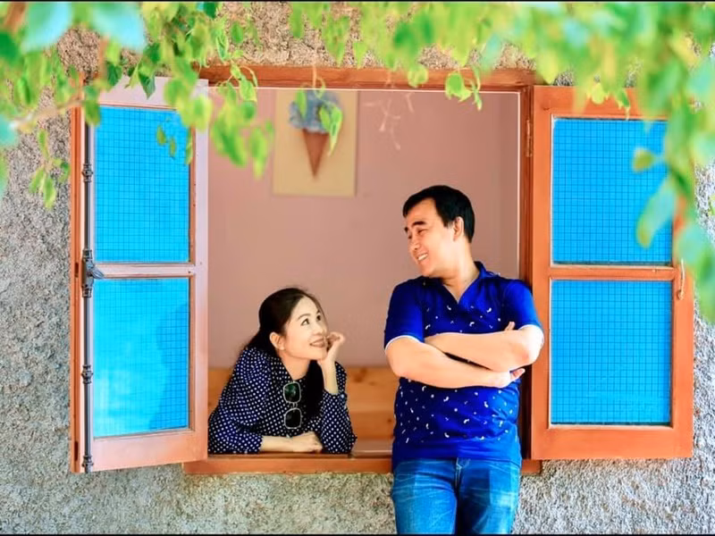 Dạ Thảo từng tâm sự Quyền Linh bề ngoài nóng như Trương Phi nhưng bên trong lại là người tinh tế, dễ sẻ chia, đồng cảm, chưa một lần khiến cô bị tổn thương. Ảnh: FBNV