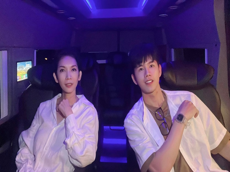 Dù chưa từng học qua lớp thanh nhạc nào, Minh Kha có khả năng ca hát ấn tượng. Theo Arttimes, con nuôi Xuân Lan đắt show ca hát, được nhiều đồng nghiệp, khán giả ưu ái gọi là “hoàng tử tình ca”.