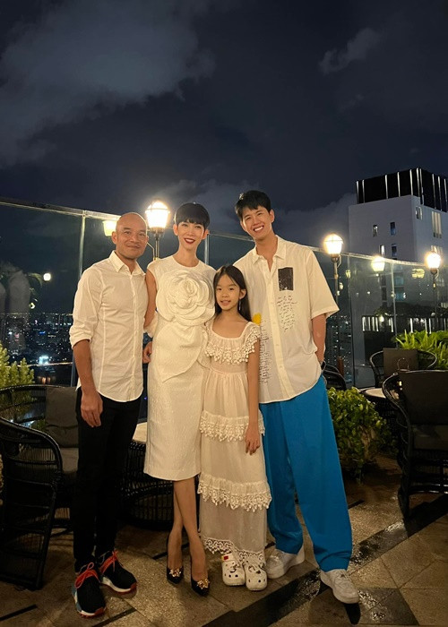 Chan dung con nuoi co dien mao hot boy cua sieu mau Xuan Lan