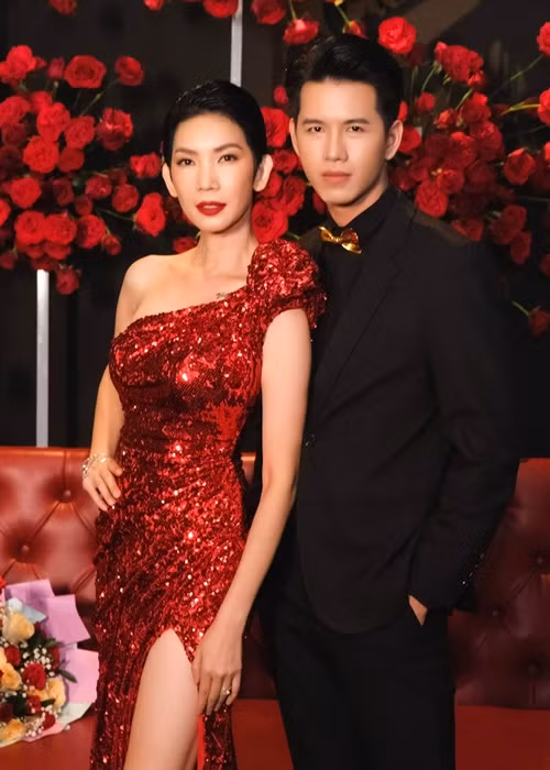 Minh Kha sinh năm 1993, đến từ Đồng Nai. Anh là á quân cuộc thi Quý ông hoàn mỹ 2022.