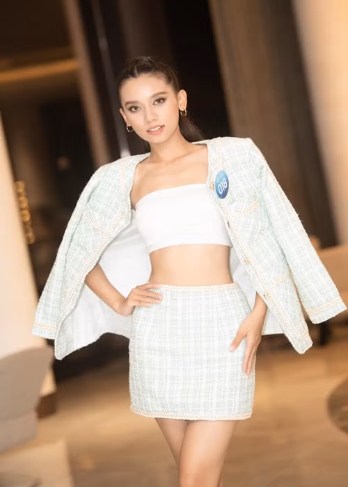 Phan Lê Hoàng An có chiều cao 1m7 cùng số đo ba vòng 82-59-93cm. Ảnh: FBNV