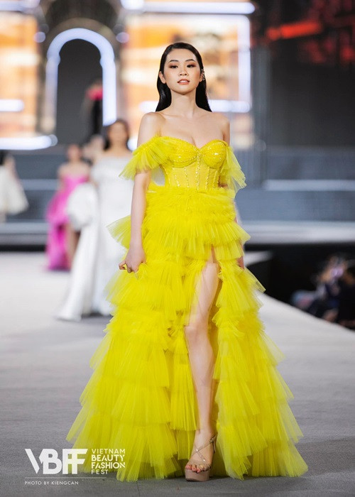 Nguyễn Thùy Linh là đối thủ đáng gờm của Nam Em. Mới đây, cô vào thẳng top 20 Miss World Vietnam 2022 nhờ giành giải Người đẹp bản lĩnh. Ảnh: FBNV