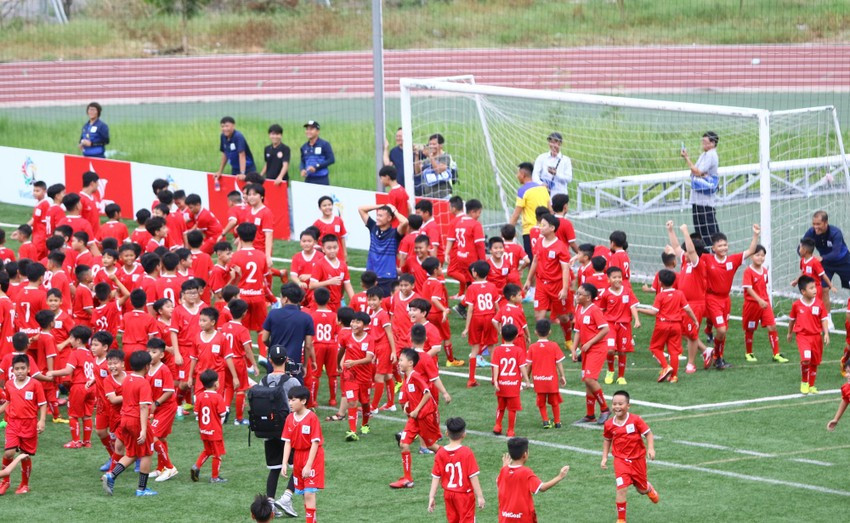 Bàn thắng đã ghi cho cầu thủ Trung tâm VietGoal mà không thể xác định tác giả với cả trăm kiểu ăn mừng.