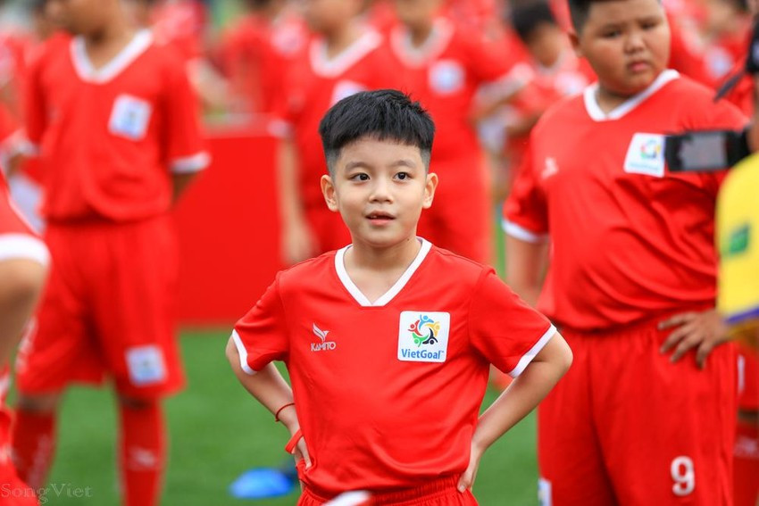 Cầu thủ nhí có nickname Happy hạnh phúc và hồn nhiên trong ngày hội bóng đá Passion Day.