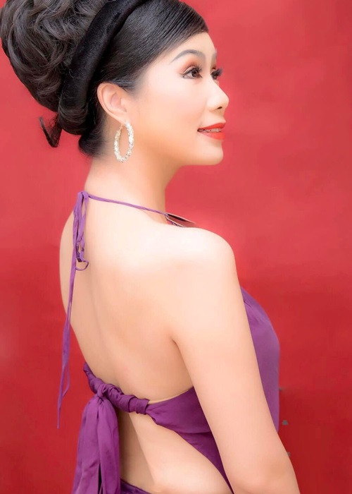 Nữ diễn viên thực hiện bộ ảnh áo yếm một cách ngẫu hứng.