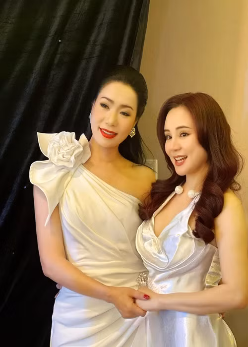 Trước đó, nữ diễn viên tốt nghiệp trường Đại học Sân khấu - Điện ảnh TPHCM.